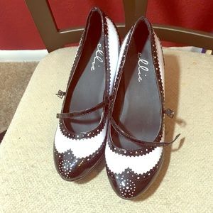 Oxford pumps